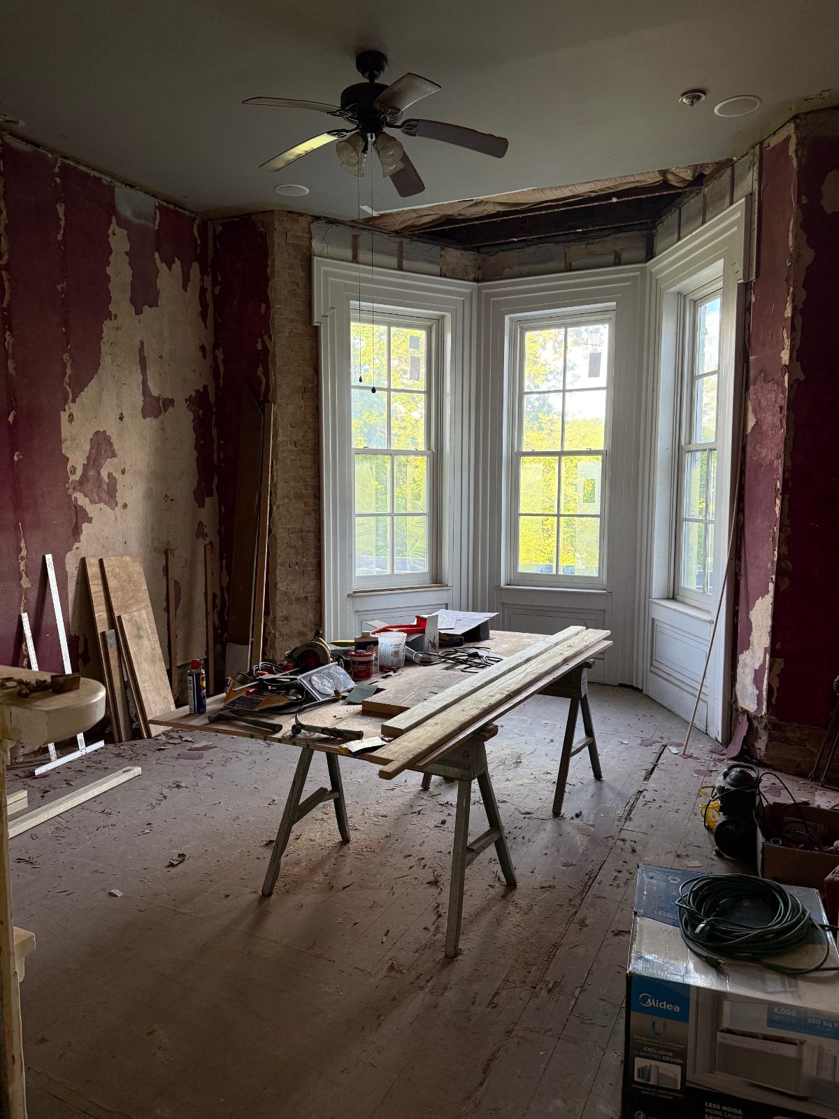 Bay-window room